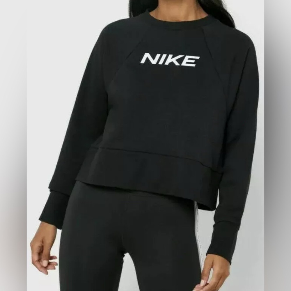 EUC // Nike Women's Black Sweatshirt // Size M